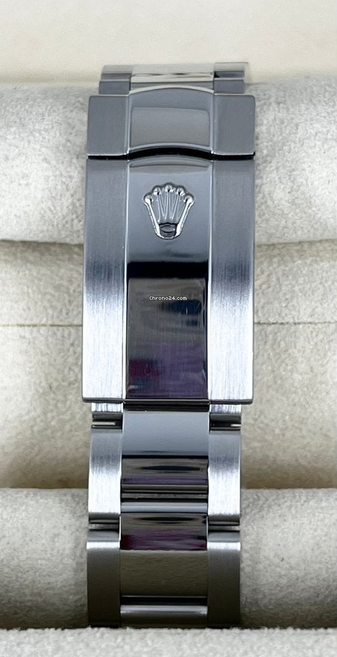 Oyster Perpetual Date 34 Fluted Bezel